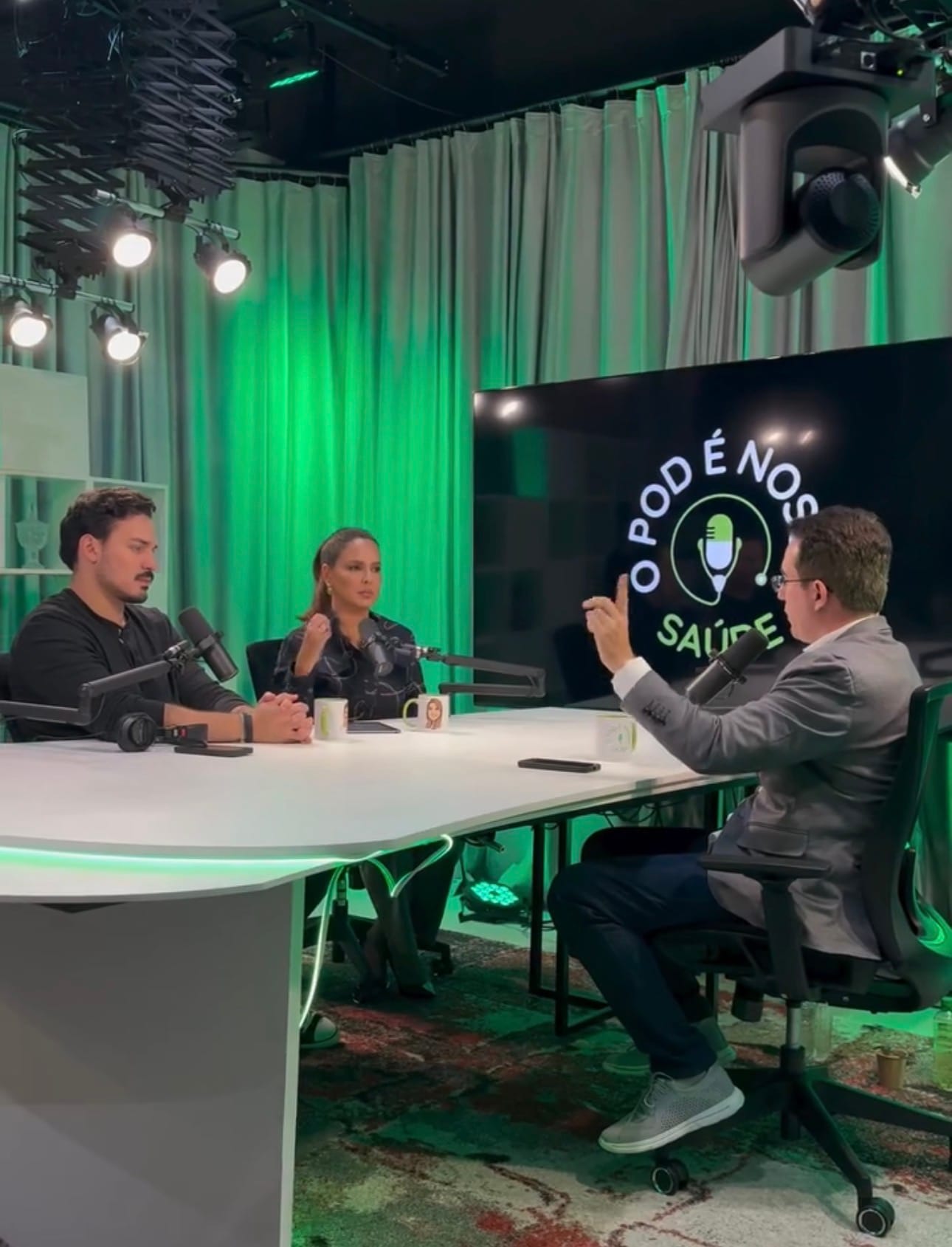 Gravação do podcast O Pod É Nosso Saúde no estúdio da Zynta
